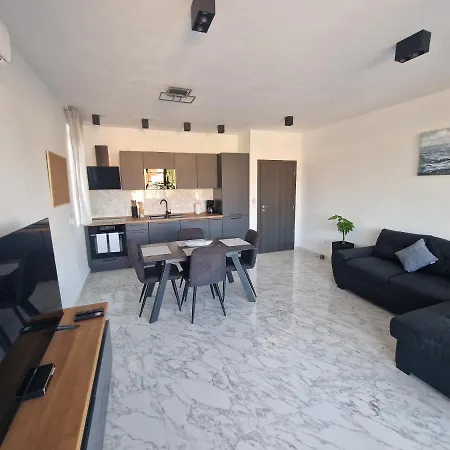 Marebella 公寓 鲁巴达